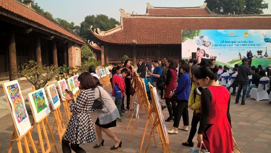 Trao giải và triển lãm tranh “Nâng cánh ước mơ” ảnh 1